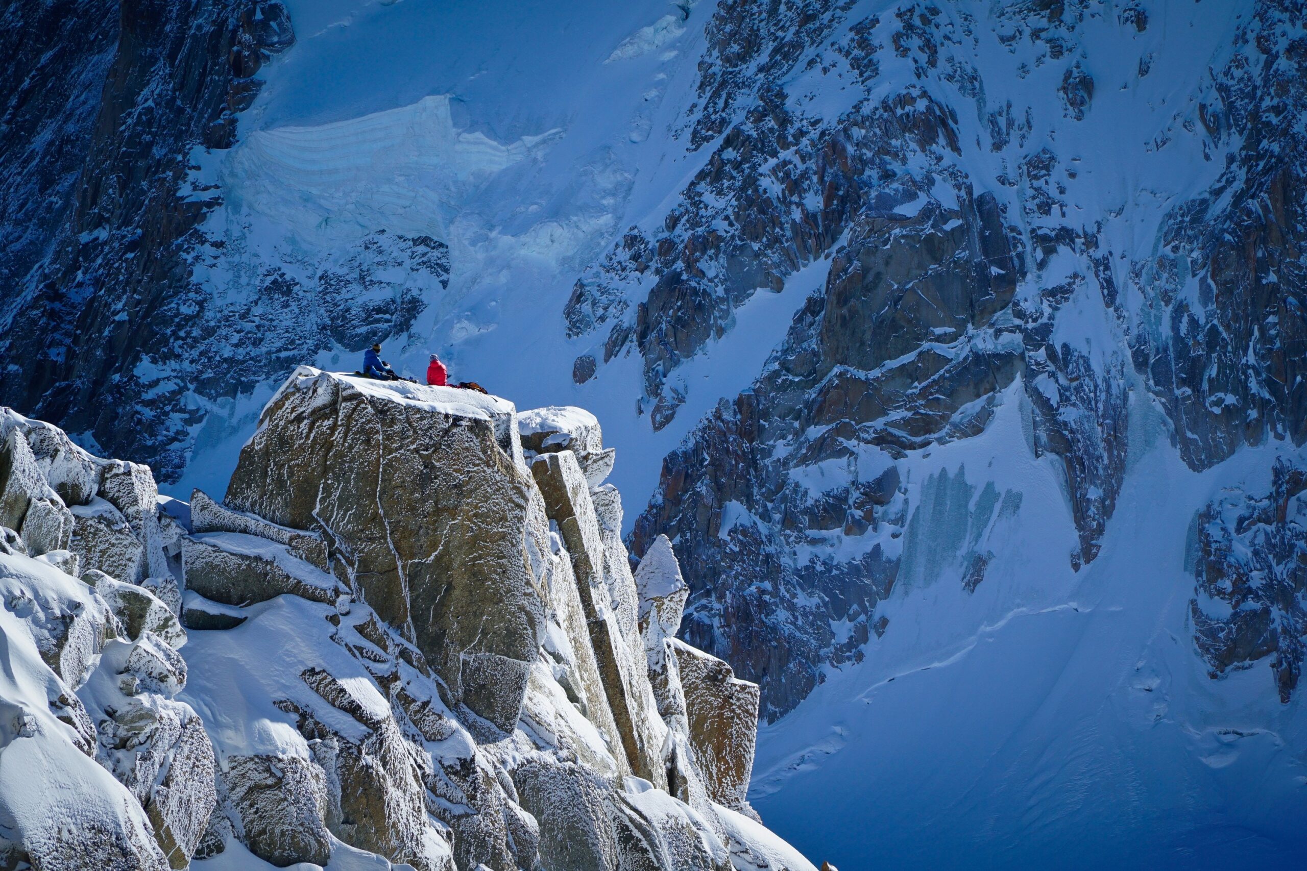 Snowy mountain. Photo by Henry Lim on Unsplash